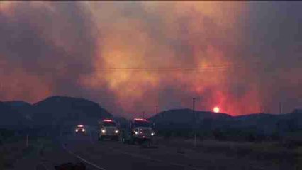 Al menos 82.000 evacuados por un incendio en California