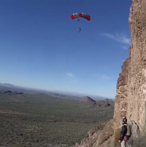 Un base jump qui tourne mal