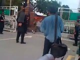 Indian Soldier embarrassed by Pakistan Jawan Live at Wagha Border