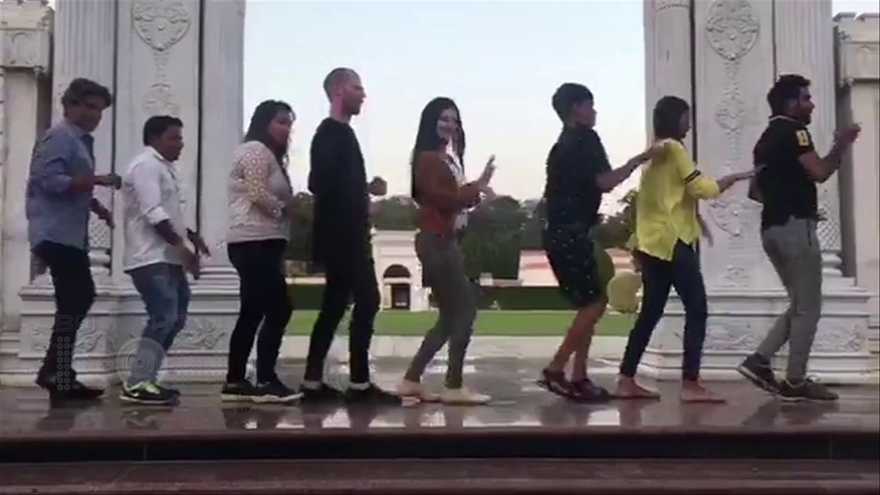 Sunny Leone Shakes Her BOOTY For Tiger Shroff, Jacqueline Fernandez