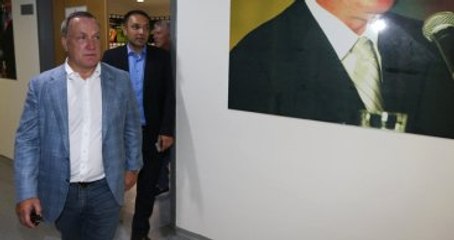 Dick Advocaat, Ekose Tarzı Ceketle Dikkat Çekti