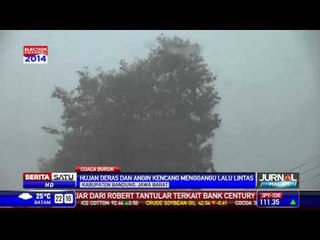 Jalan Raya Cinunuk Berubah Jadi Sungai