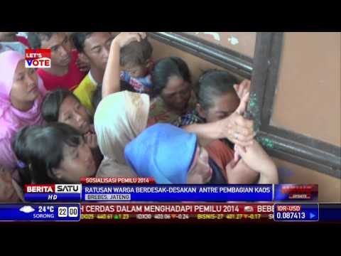 Ratusan Warga Berebut Kupon Jalan Sehat KPU Brebes