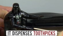 Toothsaber: Voici le tout nouveau distributeur à cure-dent Dark Vador !