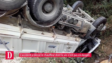 Un camion de transport de gravier se renverse à Pibrac (31)