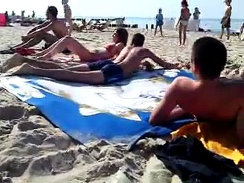 La meilleure des blagues à faire à tes potes à la plage