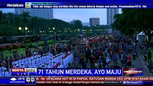Kirab Duplikat Bendera Pusaka ke Monas dengan Kereta Kencana