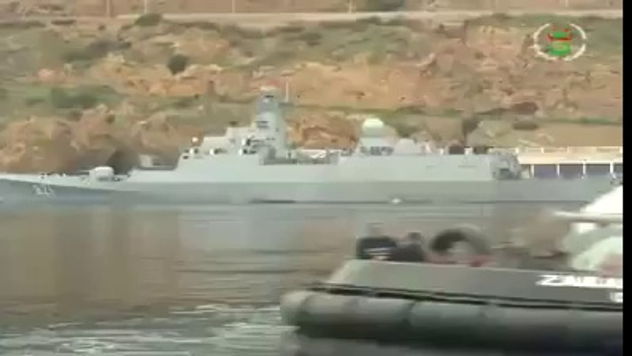 القوات البحرية الجزائرية 2016 تمرين الرماية للكورفيت الثقيل الظافر c 28