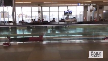 Entrainement d'une équipe de nageuses à l'aéroport