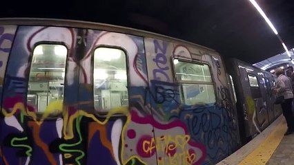 Un grupo de turistas se atrevió a escalar el Coliseo de Roma