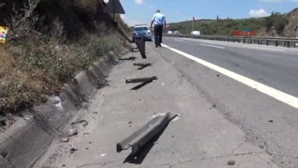 Bariyerlere Çarpan Tır Devrildi: 1 Yaralı