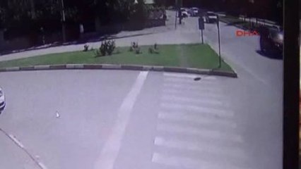 İnegöl 1 Günde Aynı Yerde 2 Kaza Kameralara Yansıdı