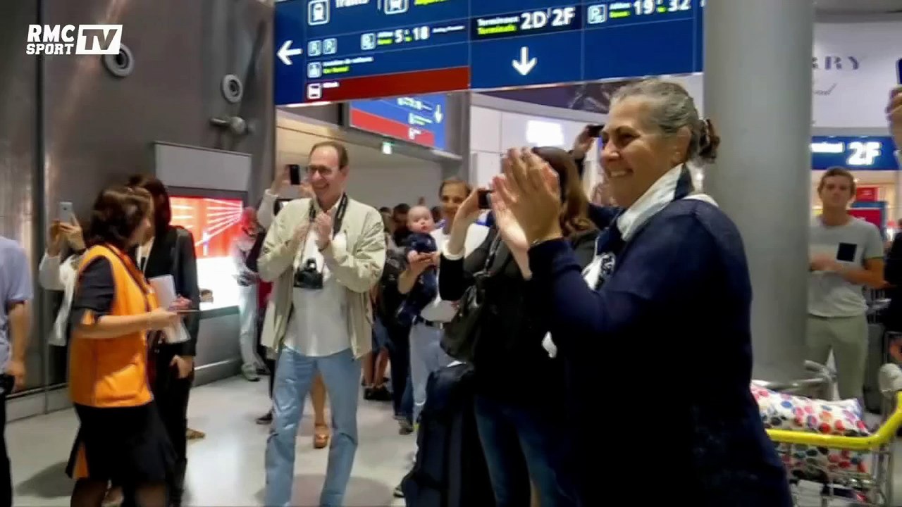 JO - Les champions olympiques d'escrime par équipe de retour en France