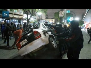 "Carro da polícia foi um troféu", afirmam black blocs