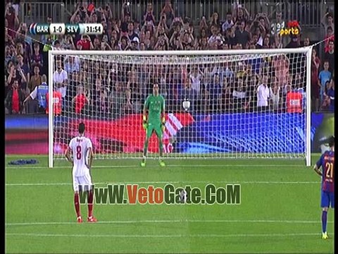 برافو ينقذ مرمى برشلونة من ركلة جزاء امام اشبيلية