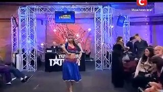 Girl Dance On CHIKNI CHAMELI in Russia's got talent-Dunya Point