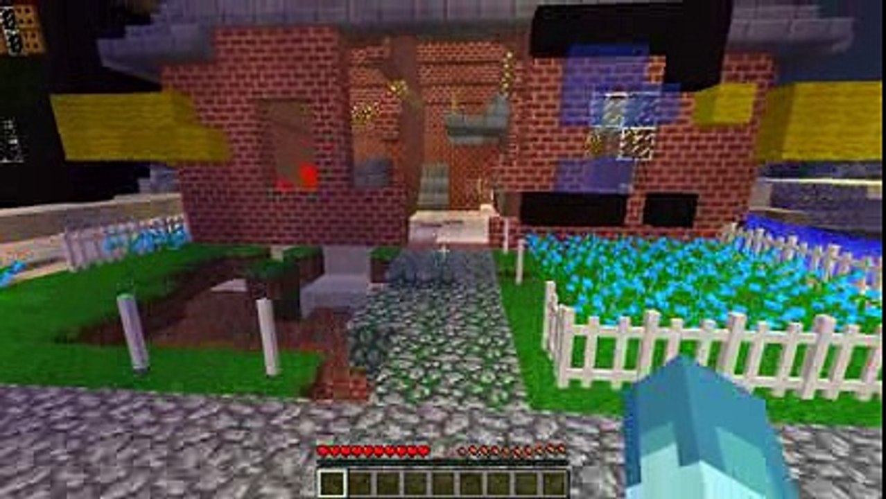 Minecraft THE WALKING DEAD - LITTLE CARLY GETS BITTEN BY A ZOMBIE!!