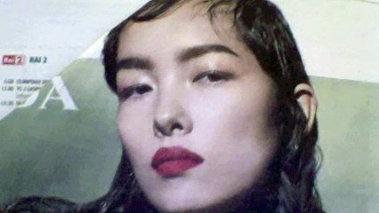 Girl Con Gli Occhi A Mandorla