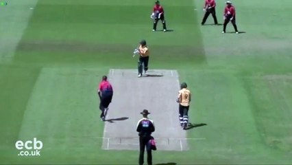 کاؤنٹی کرکٹ میں نا قابل یقین میچ 870 رنز 35 چھکے 3 سنچریاں، اوپننگ جوڑی 345 رنز بنا گئی، دیکھئے میچ کی جھلکیاں