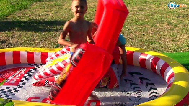 БАССЕЙН ТАЧКИ МОЛНИЯ МАКВИН Игры в Бассейне Машинки Тачки Гонки Cars Toys Lightning McQueen Pool