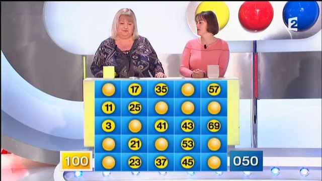 Une candidate de Motus se replace le soutien-gorge en pleine émission ! Regardez