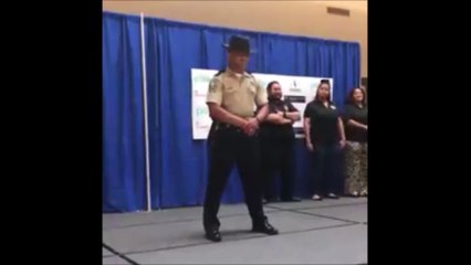 Ce policier est possédé... par Beyoncé !!!