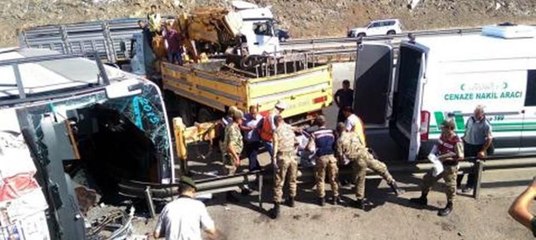 Nurdağı'nda yolcu otobüsü devrildi: 4 ölü 31 yaralı