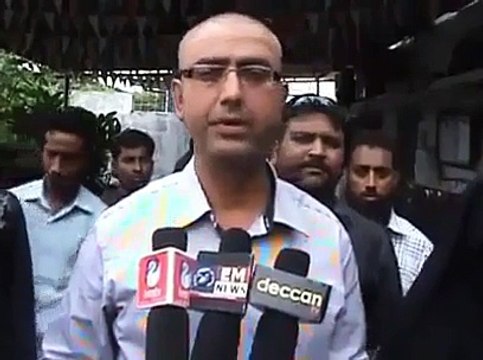 Watch How Muslim Student Girls are Being Treated In India-Very Shameful