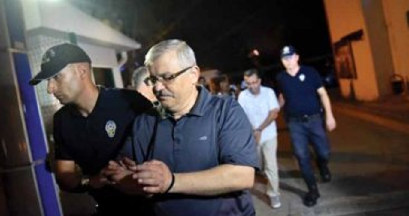 Ergenekon Savcısı Mehmet Ali Pekgüzel'den de 1 Dolar Çıktı