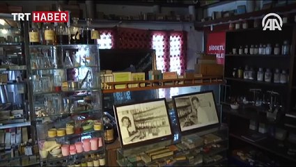 Asırlık ilaçları konağındaki müzede sergiliyor