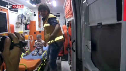 Enkazdan kurtarılan Suriyeli çocuğun insanlığı utandıran görüntüsü