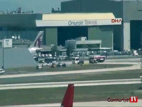 İstanbul semalarında korku dolu anlar... Uçak havada alev aldı