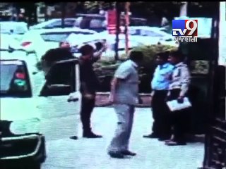 Union min Mahesh Sharma's bodyguard caught assaulting security guards at apartment - Tv9 Gujarati