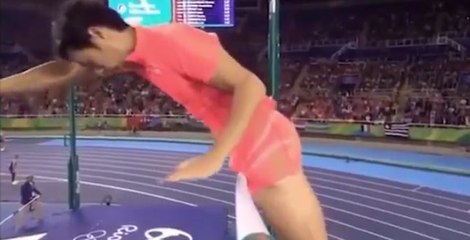 JO 2016 : Un perchiste japonais fait tomber la barre avec son pénis (vidéo)