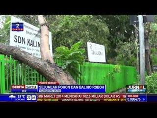 Angin Kencang Terjang Kota Surabaya