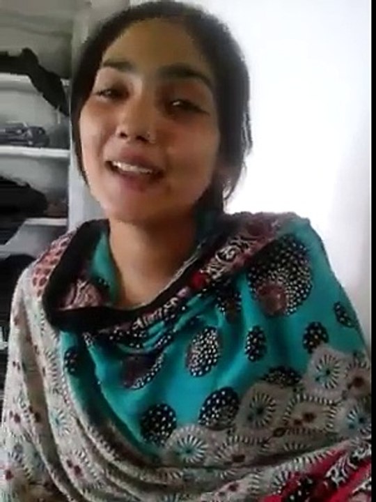 Sariki girl sing a song