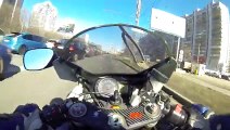 VIDEO / Un motard remonte la file à 150 kmh et se Crash !