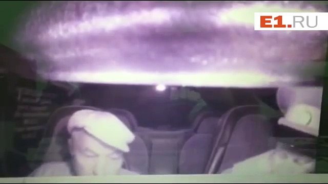 Un conducteur ivre poignarde un policier