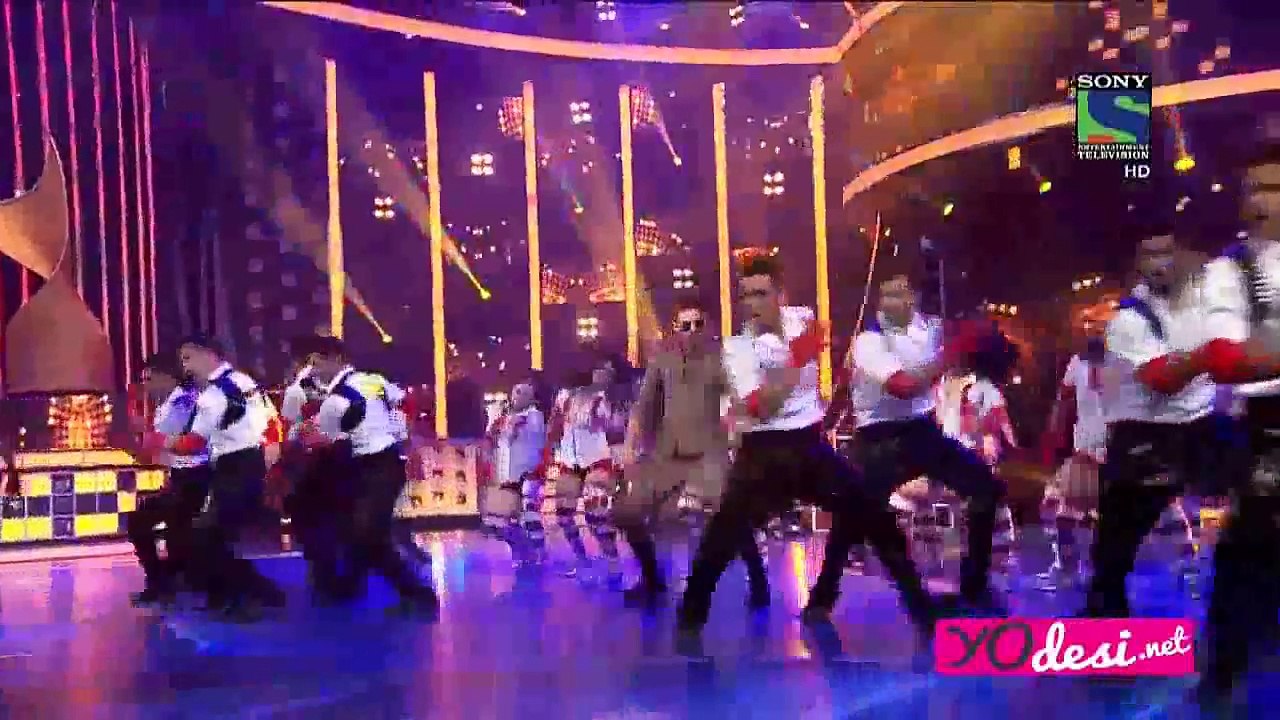 Shahid Kapoor s rocking performance of Star Guild Awards 2016