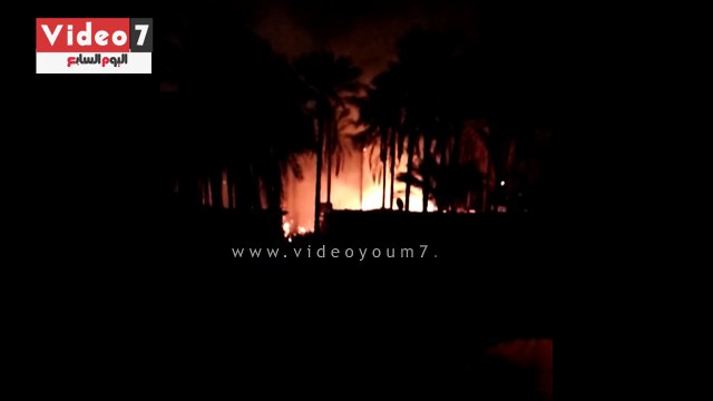 اللقطات الأولى لاندلاع حريق هائل بمخزن سيراميك فى المرج والدفع بـ 5 سيارات إطفاء