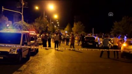 Zırhlı Askeri Araç Otomobille Çarpıştı: 3 Asker Yaralı