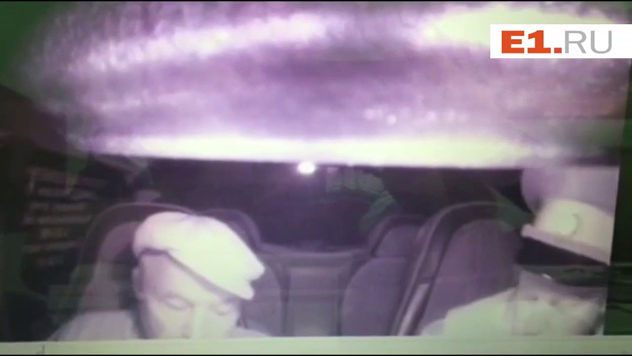 Un conducteur ivre poignarde un policier