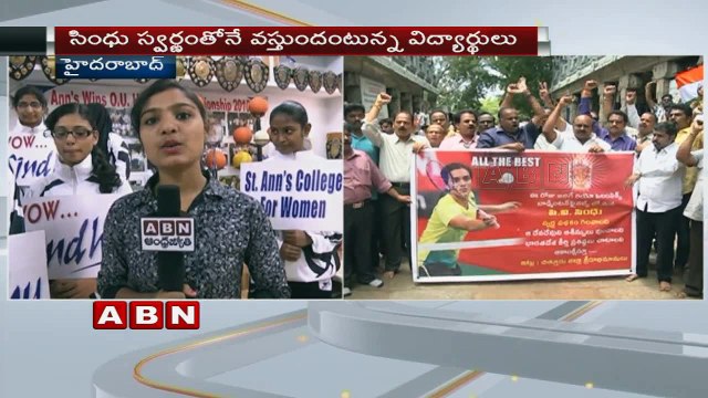 St. Anns College students wishes Pv Sindhu for finals