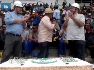 Operários do estádio fazem festa em aniversário do Palmeiras