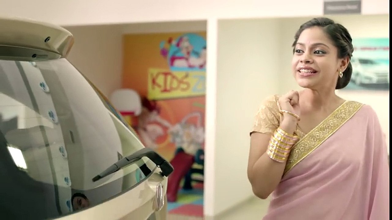 Kapil Sharma and his onscreen wife with the Honda Mobilio_2