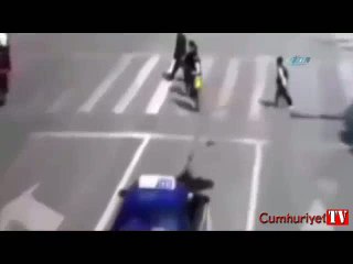Kırmızı ışıkta duramayınca yayaya çarptı