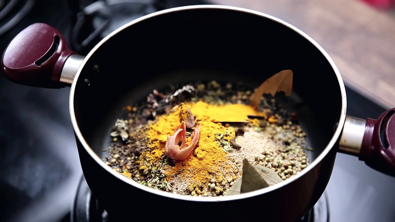 Malwani Masala Powder | Recipe by Archana in Marathi | Multi Purpose Indian Spice | Basic Cooking