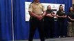 Un policier américain imite à la perfection une chorégraphie de... Beyoncé ! Regardez !