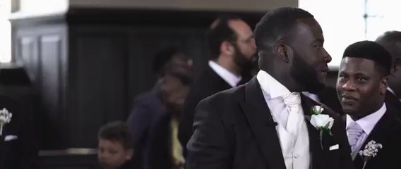 Il fond en larmes en découvrant sa future femme à l'église