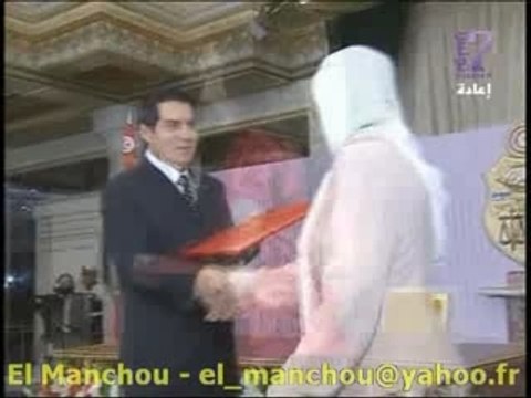 Tunisie - Le président ben ali accueille une femme voilée